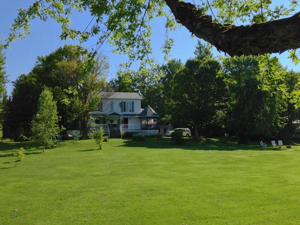 Le Reflet De La Riviere B&B Weedon-Centre Exterior photo
